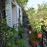 Rue De Paradis
